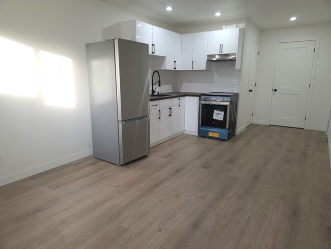 Building Photo - 19 Wellington St Unit 107