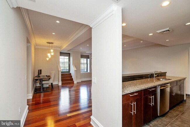 Building Photo - 219 S 18th St Unit 709