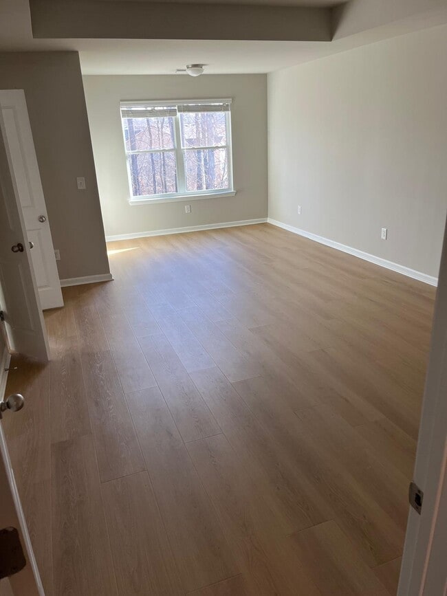 Photo - 897 Whittington Pky SW