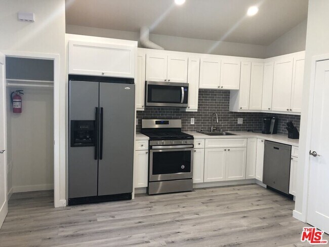 Photo - 6140 W 74th St