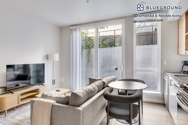 Photo - 2222 15th Ave W Unidad FL2-ID938