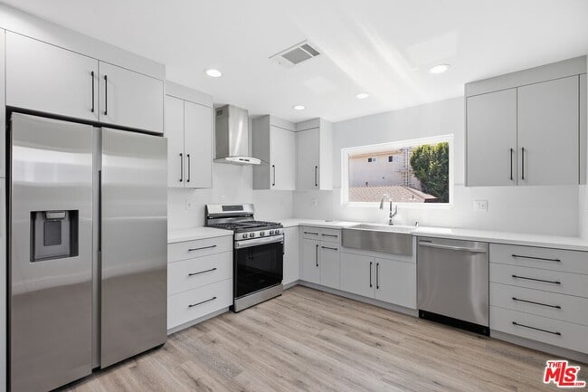 Photo - 11615 Burbank Blvd