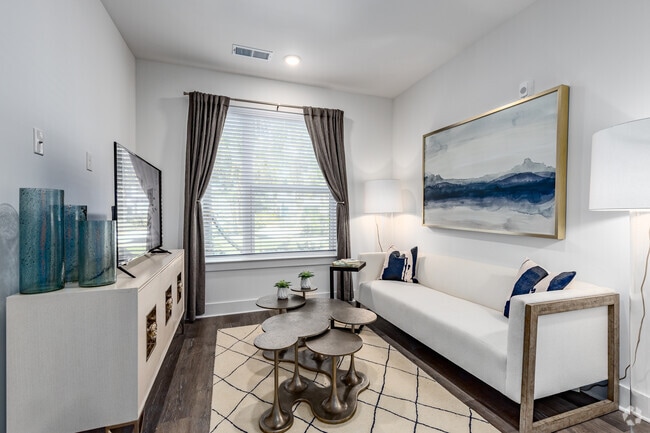 1 BR, 1 BA - 652SF