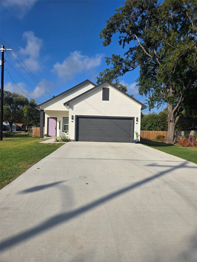 Photo - 2118 2nd Ave N