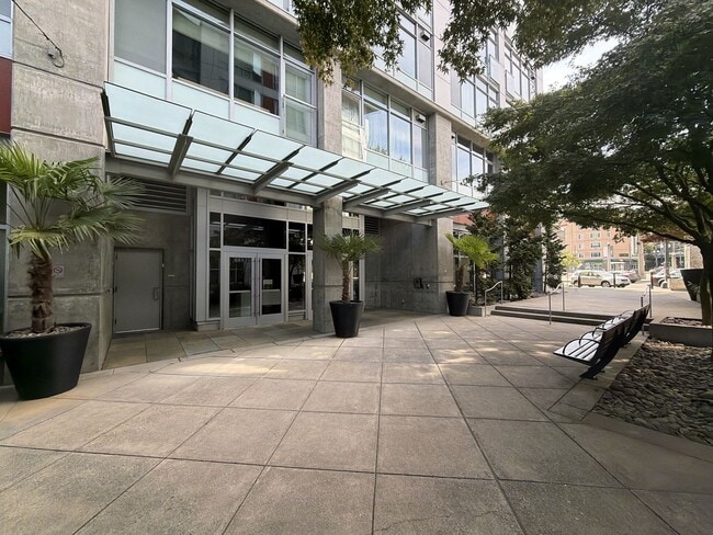 1926 W Burnside St