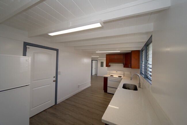 Photo - 1957 Hoohai St Unit Side 2