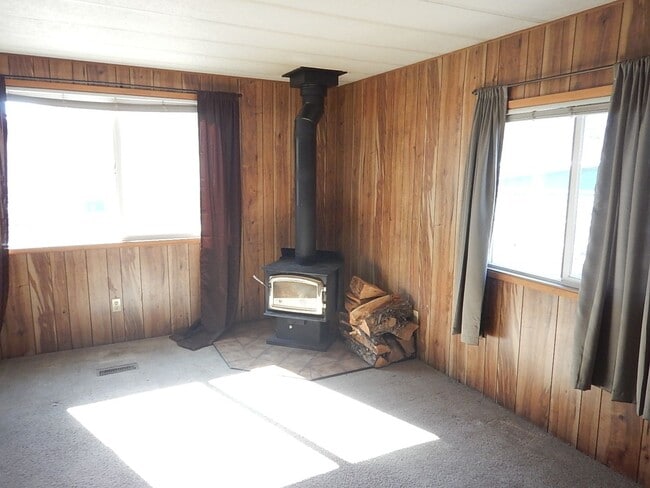 Photo - 2 Bedroom Manufactured on South End of Prineville, Close to Hospital - Available Mid May!