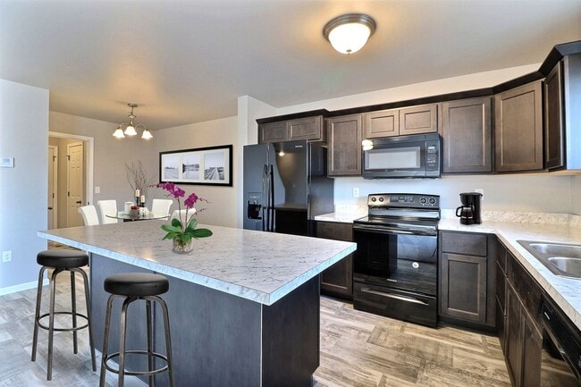 Building Photo - Stunning Lakewood Twin Home