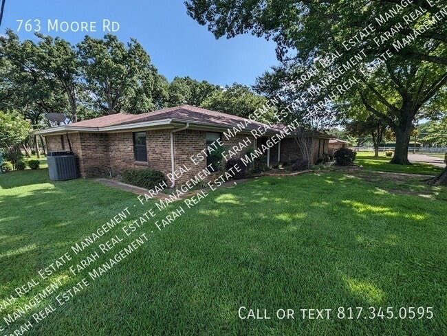 Photo - 763 Moore Rd
