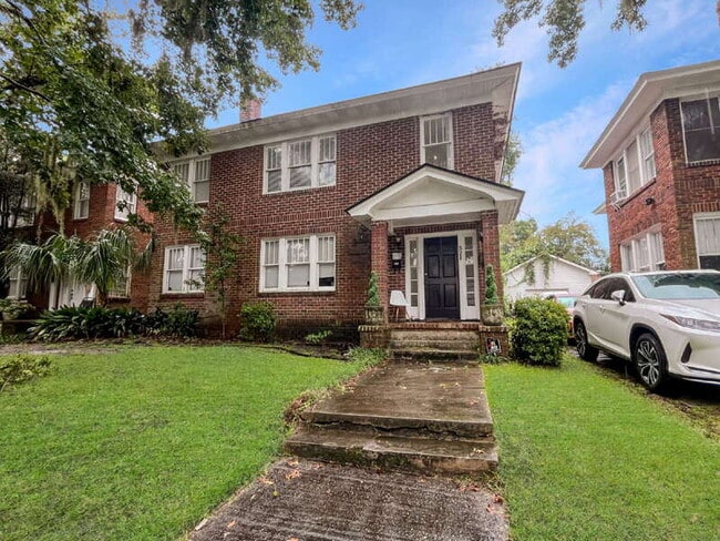 Photo - 521 E 49th St