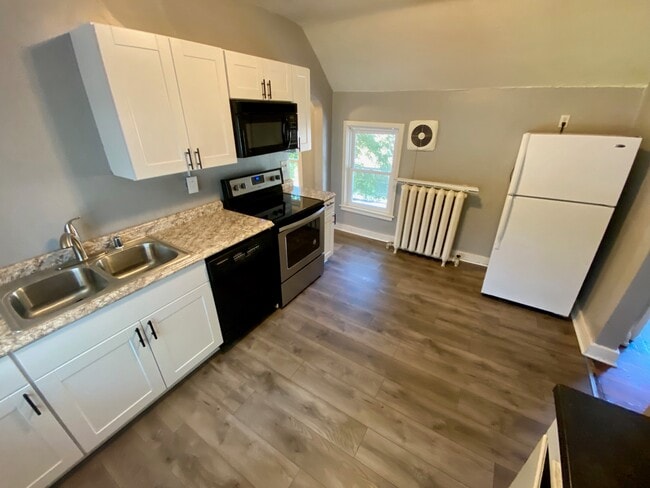 Building Photo - 1511 Kane St Rental