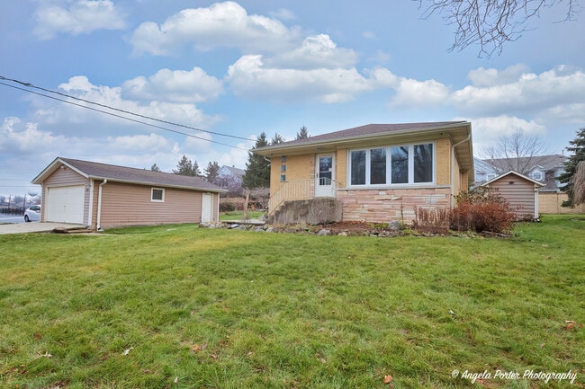 Building Photo - 40 Pine Tree Row