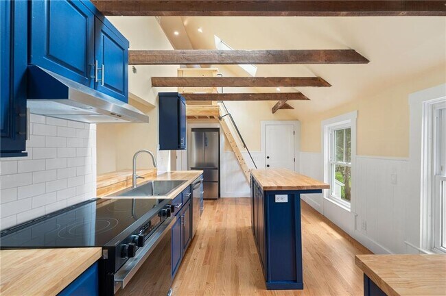 Building Photo - 32 Richmond St