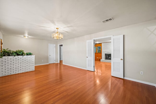 Photo - 3423 56th St