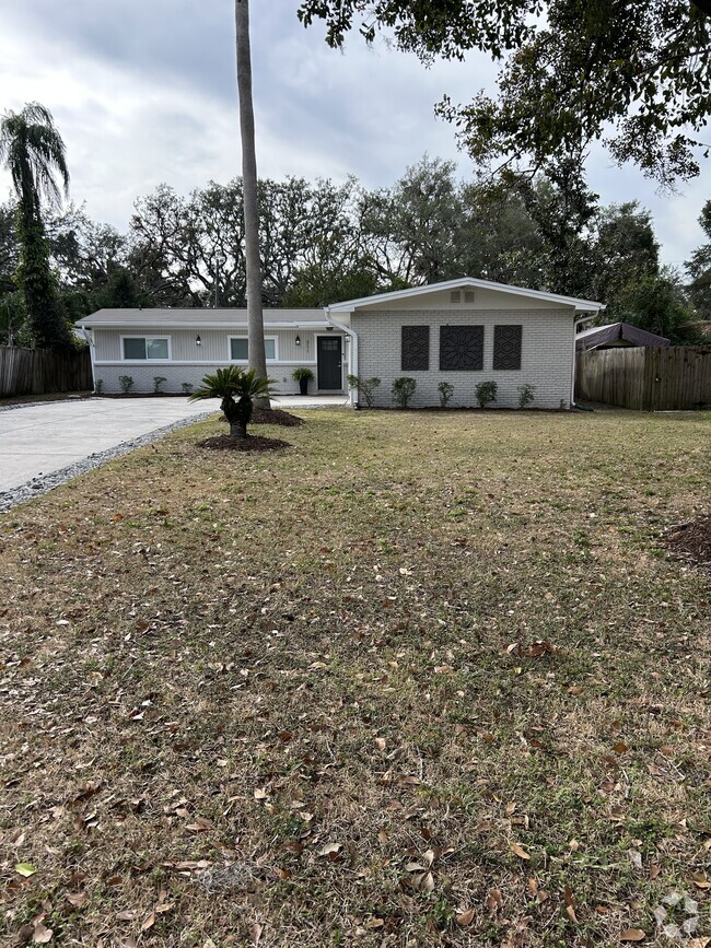 Building Photo - 311 Live Oak Ave Rental