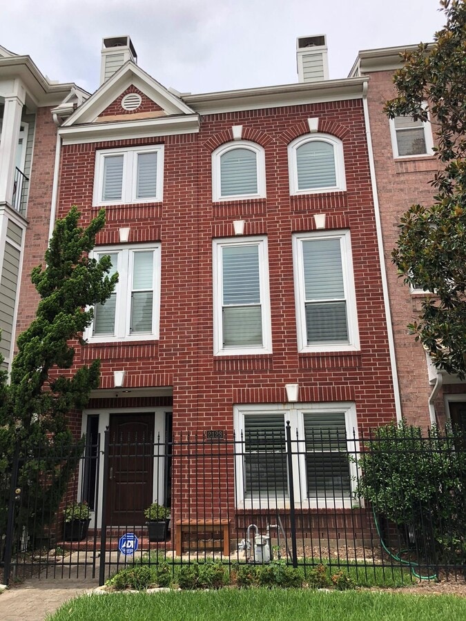 Photo - 2128 Gillette St