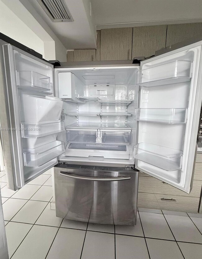 Photo - 1601 NE 191st St Unidad B113