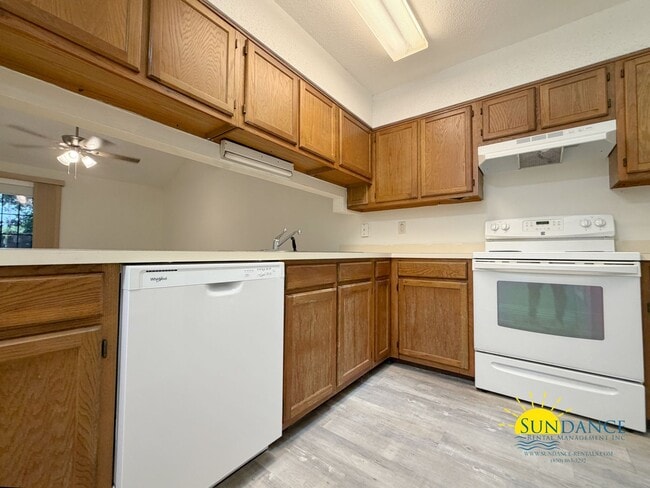 Photo - 2 Viking Dr NW
