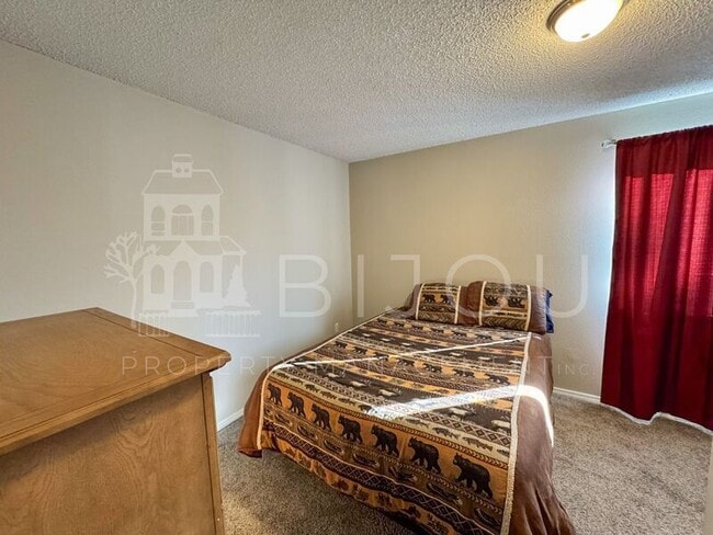 Photo - 6460 Fall River Dr