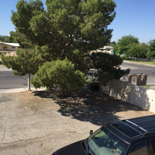 Photo - 5648 Meikle Ln