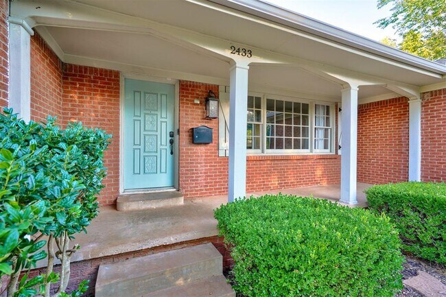 Photo - 2433 Gladstone Terrace