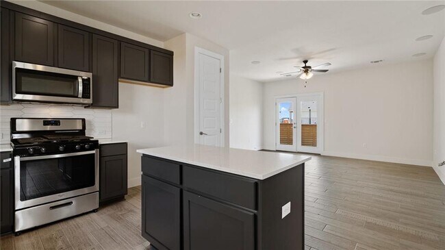 Photo - 7812 Hillock Terrace