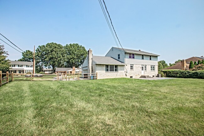 Photo - 2412 Manet Rd