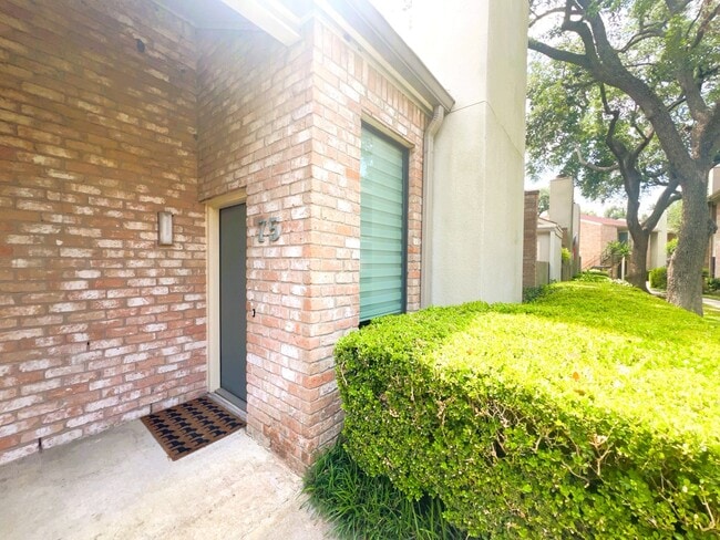 Building Photo - 8100 Cambridge St Unit 75
