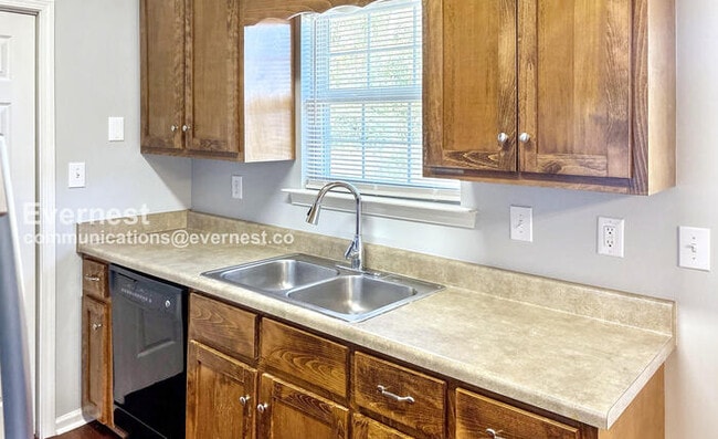 Photo - 619 St Clair Ln