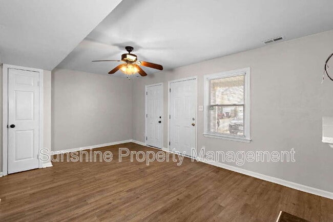 Photo - 2905 Radcliffe Ln N