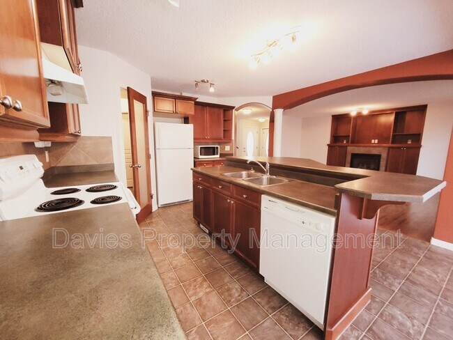 Photo - 1796 Melrose Crescent SW