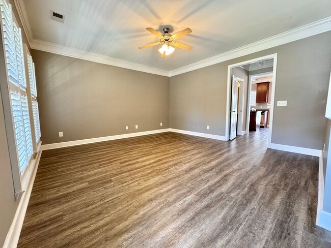 Photo - 3 Bed, 2.5 Bath Townhome w/ 2 Car Garage