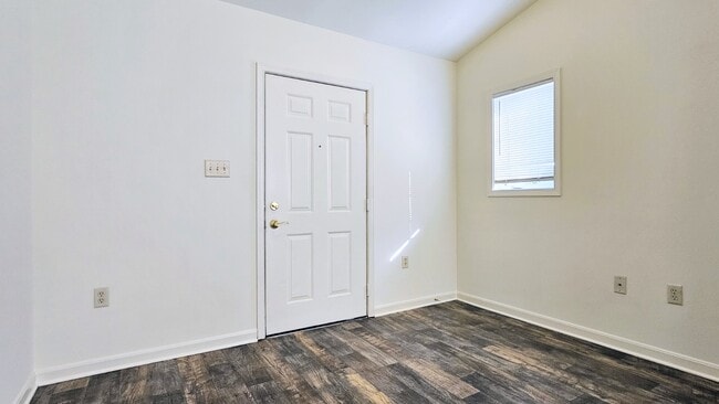 Building Photo - 680 Wallingford Rd Unit Apt 106