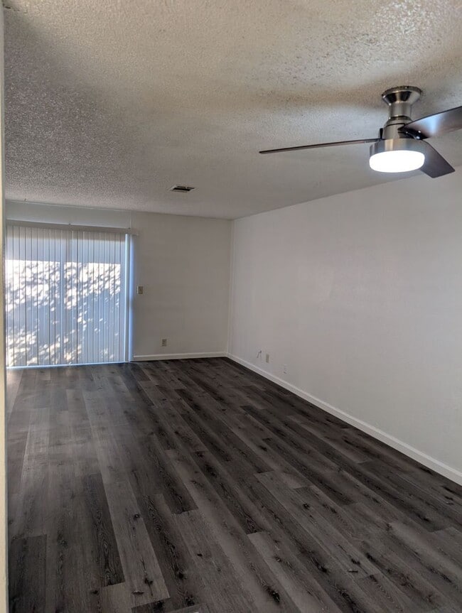Photo - 1046 W 21st St Unit 1050 W 21st street