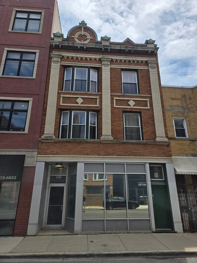 Building Photo - 2251 W North Ave Unit 1F