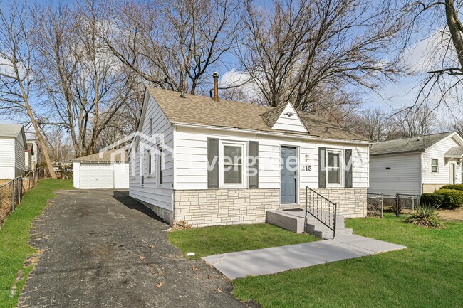 Photo - 215 Ryan Ave