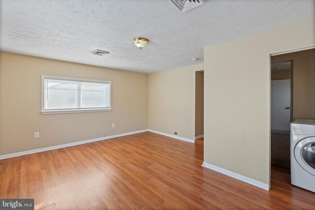 Photo - 1224 Guildford Rd