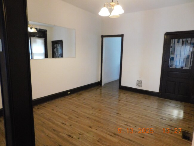 Photo - 445 N 53rd St