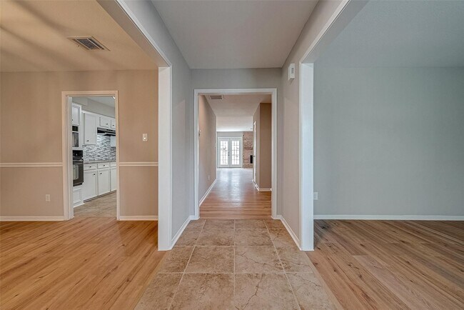 Photo - 14736 Perthshire Rd Unit F