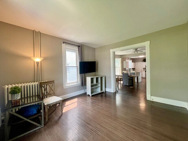 Photo - Spacious 2-Bed, 1-Bath Apartment Near Downtown! Unit A824-01