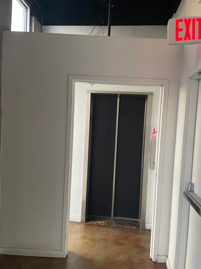 Building Photo - 420 N Adams St Unit 202 Rental
