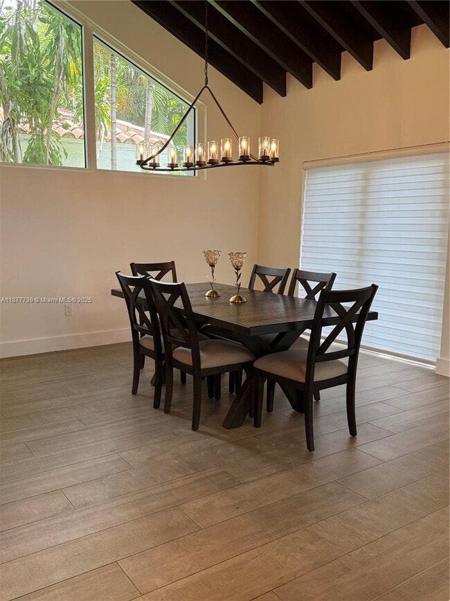 Photo - 3231 Salzedo St