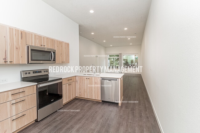 Building Photo - 624 S Crescent Ln