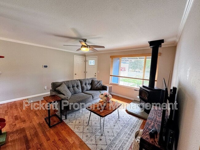Photo - 2270 Madrona Dr SE
