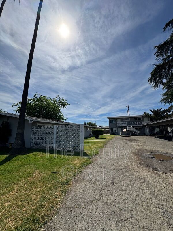 Building Photo - 331 E Elm St Unit 6