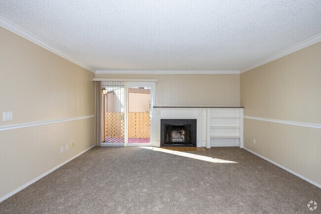 2BR, 2BA - 1,035SF - Living Room