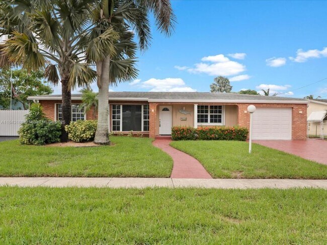 Building Photo - 4 bedroom in Plantation FL 33317