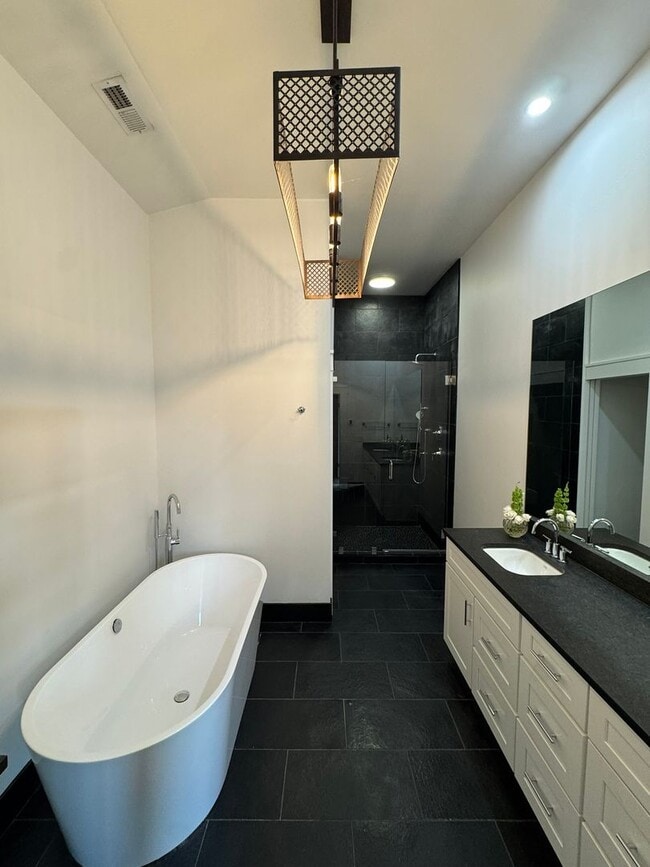 Photo - 2016 Sweetbriar Ave