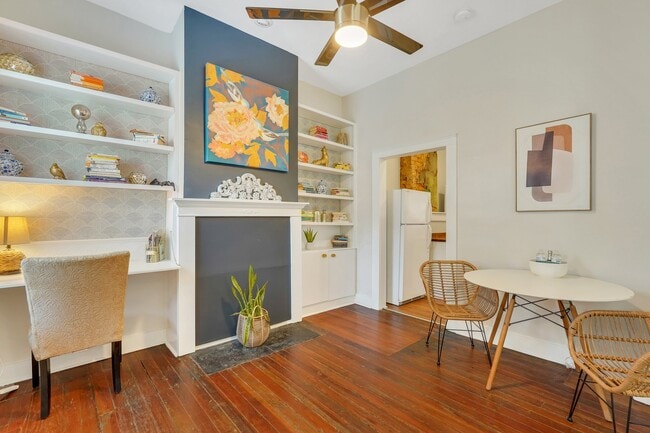 Photo - 307 W Waldburg Ln