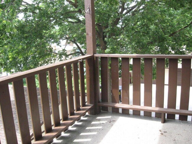 Deck - 913 Abbott St Unit 202